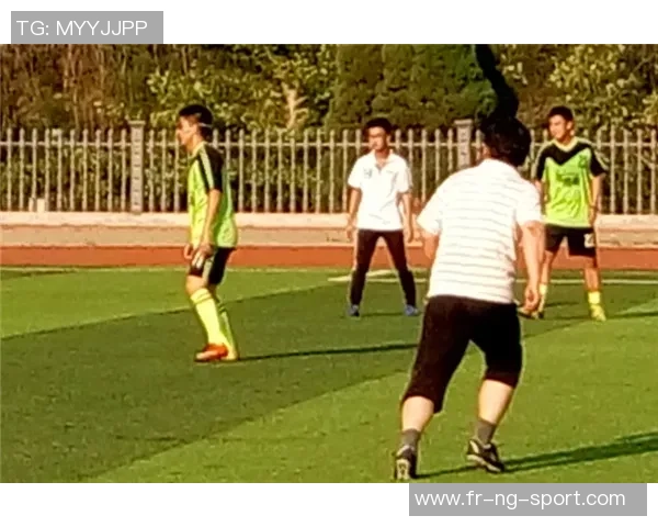 探索足球实践课的魅力与技巧提升之路，培养团队合作精神与竞技意识